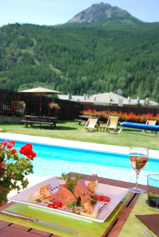 Hôtel Plein Sud et piscine *** Serre Chevalier Exterior foto